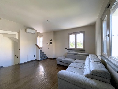 Foto Villa unifamiliare a Massarosa Piano di Conca di 160 m² con 6 locali