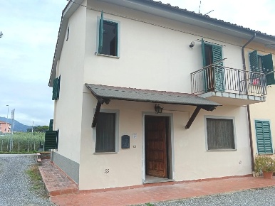 Foto Casa indipendente a Pescia Alberghi, Via Romana, Pescia Morta
