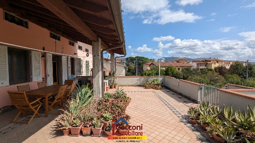 Foto Casa indipendente a Cerreto Guidi La Stella di 280 m² con 11 locali