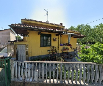 Foto Villa unifamiliare a Mortara Centro di 182 m² con 4 locali in vendita