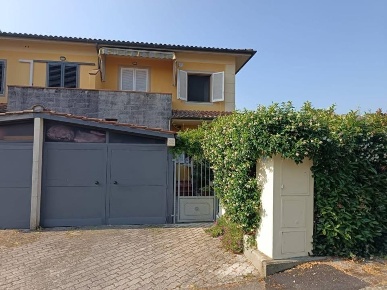 Foto Villa a schiera a Pescia Alberghi, Via Romana, Pescia Morta di 120 m²