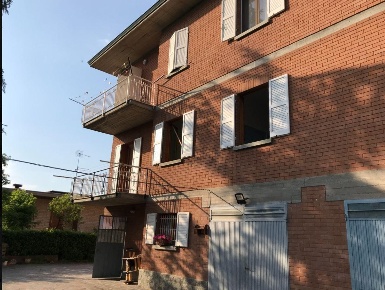 Foto Casa indipendente a Scandiano Centro di 400 m² con 8 locali in vendita