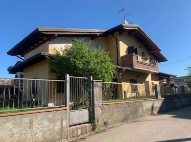 Foto Villa a schiera a Santa Cristina e Bissone Santa Cristina di 241 m²