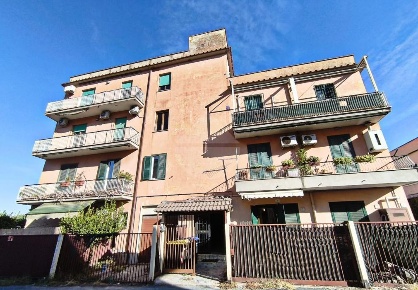 Foto Appartamento in via vincenzo consani, Roma di 120 m² con 4 locali