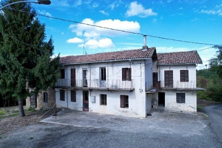 Foto Rustico in Regione Sconi, Cassinasco di 325 m² con 10 locali
