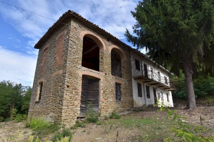 Foto Rustico in Regione Sconi, Cassinasco di 325 m² con 10 locali