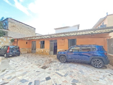 Foto Magazzino a Crispano di 65 m² con 1 locali in affitto