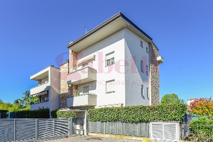 Foto Appartamento in Via Borgognone 44, Cantù Semicentro di 75 m²