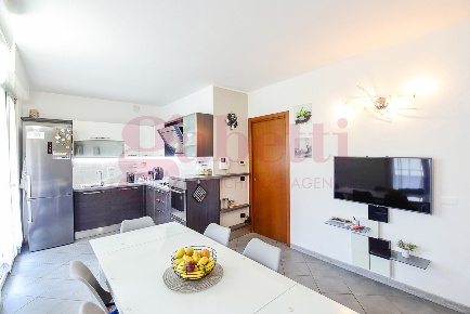 Foto Appartamento in Via Borgognone 44, Cantù Semicentro di 75 m²