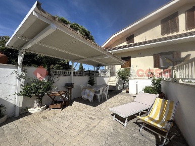 Foto Villa a schiera in Via RESIDENCE MARINA FELIX 2, Terracina di 90 m²