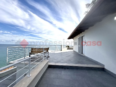 Foto Villa singola in Via TORRE GREGORIANA 17, Terracina di 70 m²