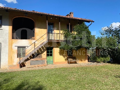 Foto Rustico in Terrapini, Bra Bandito di 120 m² con 4 locali in vendita