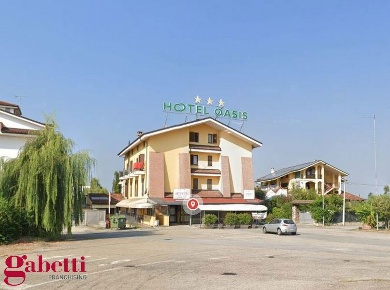 Foto Hotel in Via Giuseppe Verdi 3, Cherasco Roreto di 650 m² in vendita