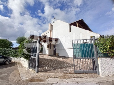 Foto Villa bifamiliare in Via Marenola 22, Giugliano in Campania di 186 m²