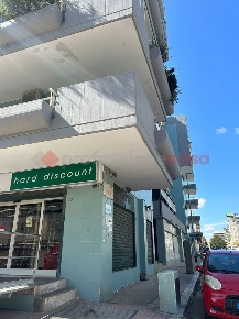 Foto Magazzino in V. De Fano, Bari San Paolo di 575 m² con 5 locali