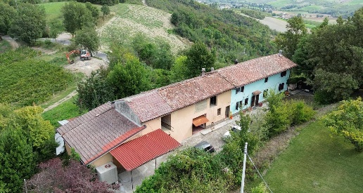Foto Rustico in Str. Bacedasco Costa Stradivari, Castell'Arquato di 406 m²