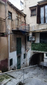Foto Casa indipendente in Via Sanchez, Monreale Centro di 63 m² in vendita