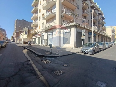 Foto Locale commerciale in Via Messina, Catania Guardia - Li Cuti di 107 m²
