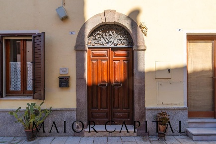 Foto Villa a schiera in Via Monsignor Bua, Oschiri di 250 m² con 9 locali