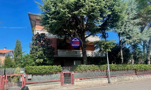 Foto Villa singola in Via Redipuglia, Pesaro Soria di 470 m² con 18 locali