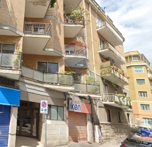 Foto Locale commerciale in Via Re David, Bari San Pasquale di 500 m²