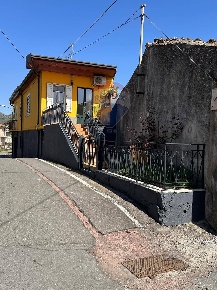 Foto Casa indipendente in Via Fossa della Neve, Linguaglossa di 230 m²