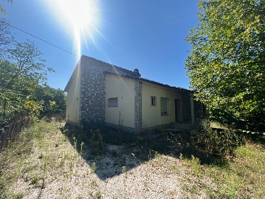 Foto Duplex in FRAZ. COLCELLO, Genga di 156 m² con 8 locali in vendita