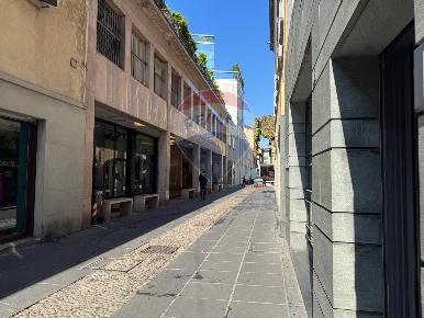 Foto Box a Bergamo Centro di 13 m² con 1 locali in vendita