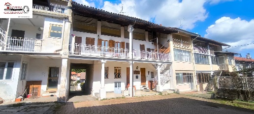 Foto Villa a schiera in via Pietro Micca, Sala Biellese Centro di 280 m²