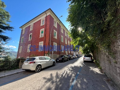 Foto Appartamento in Via Crispi, Potenza Centro di 118 m² con 5 locali
