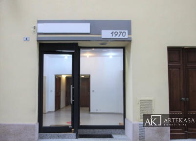 Foto Negozio in Via Prina, Novara Centro Storico di 41 m² con 1 locali