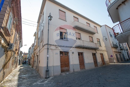Foto Casa indipendente in Via Roma, Carinola Centro di 329 m² con 6 locali
