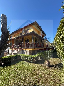 Foto Villa unifamiliare in parco noce, Giugliano in Campania Varcaturo