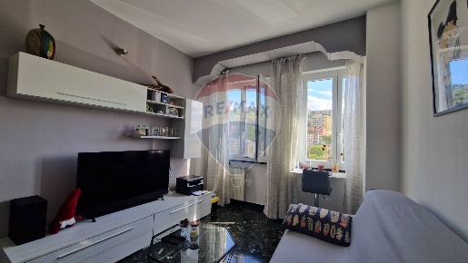 Foto Appartamento in Via Davide MEnini, Genova Staglieno di 74 m²