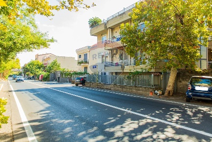 Foto Appartamento in via XXI Aprile, Aci Castello Centro di 85 m²