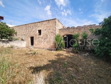 Foto Rustico in via Brescia, Galatina Centro di 178 m² con 3 locali