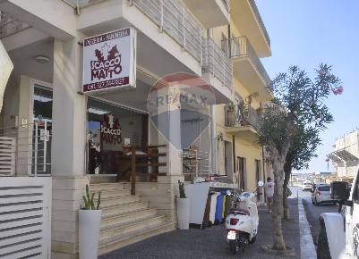 Foto Attività commerciale in Via Genova 4, Vittoria Scoglitti di 100 m²