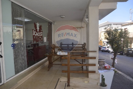 Foto Attività commerciale in Via Genova, Vittoria Scoglitti di 100 m²