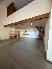 Foto Locale commerciale in Corso XXIX APRILE, Castelfranco Veneto di 70 m²