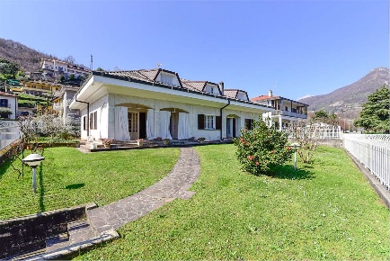 Foto Villa unifamiliare in Strencetta 64, Garlate di 305 m² con 5 locali