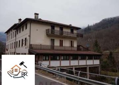 Foto Casa indipendente in Via Gisbenti snc, Valli del Pasubio di 236 m²