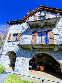 Foto Villa unifamiliare in CRESTA 9, Masera di 250 m² con 7 locali