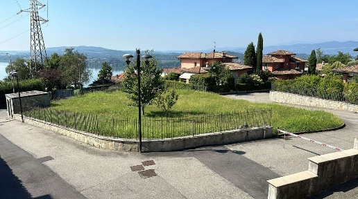 Foto Terreno edificabile in VIA OROCCO  72/90, Comerio di 852 m² in vendita
