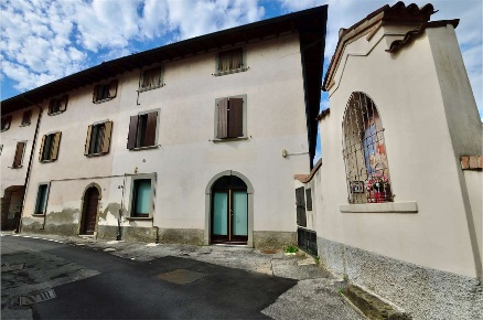 Foto Negozio in Piazza Vittoria, Valbrembo Scano Al Brembo di 189 m²