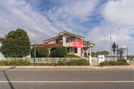 Foto Villa unifamiliare in Via Roma 59, San Pietro Mosezzo Centro di 284 m²