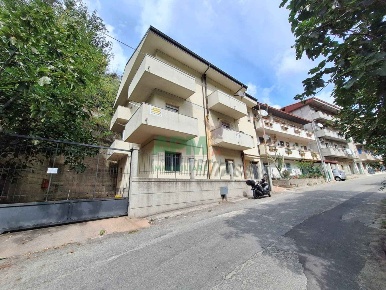 Foto Villa bifamiliare in Contrada Favara 59, Reggio di Calabria di 420 m²