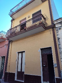 Foto Appartamento in Via Cialdini 68, Riposto Centro di 230 m² con 6 locali