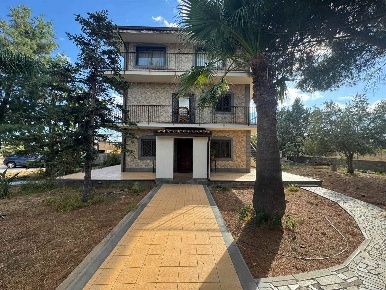 Foto Villa unifamiliare in Via Casalini, Belpasso di 190 m² con 5 locali
