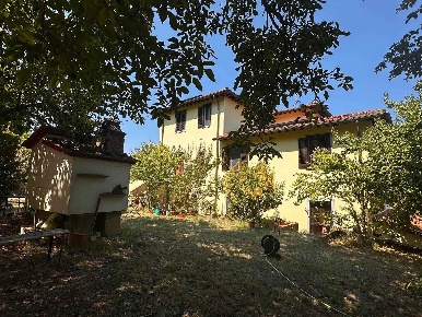Foto Rustico a Pelago di 350 m² con 9 locali in vendita