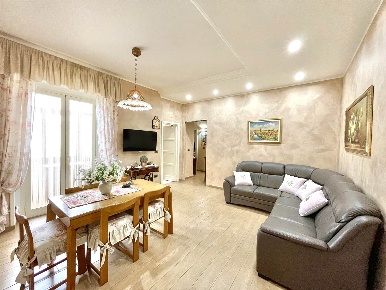 Foto Appartamento in via Emanuele Bellia 257, Paternò di 90 m² con 3 locali
